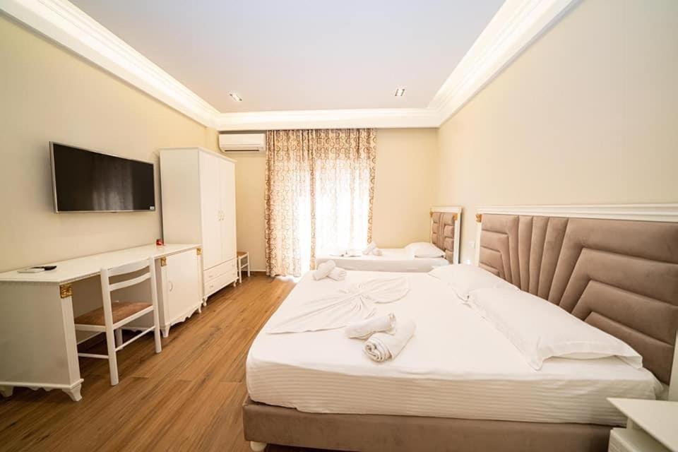Hotel Vila Mare Durres Bagian luar foto