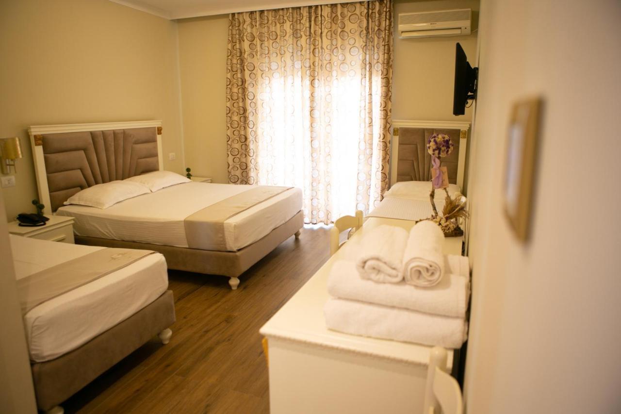 Hotel Vila Mare Durres Bagian luar foto
