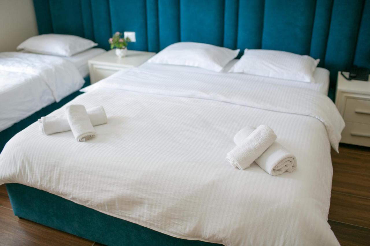 Hotel Vila Mare Durres Bagian luar foto