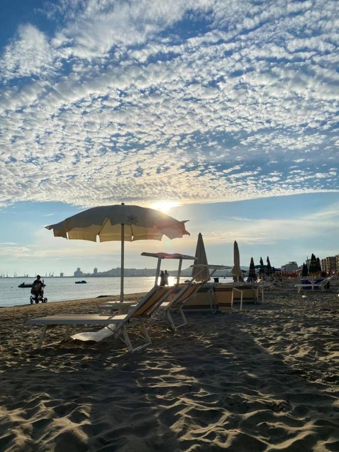 Hotel Vila Mare Durres Bagian luar foto