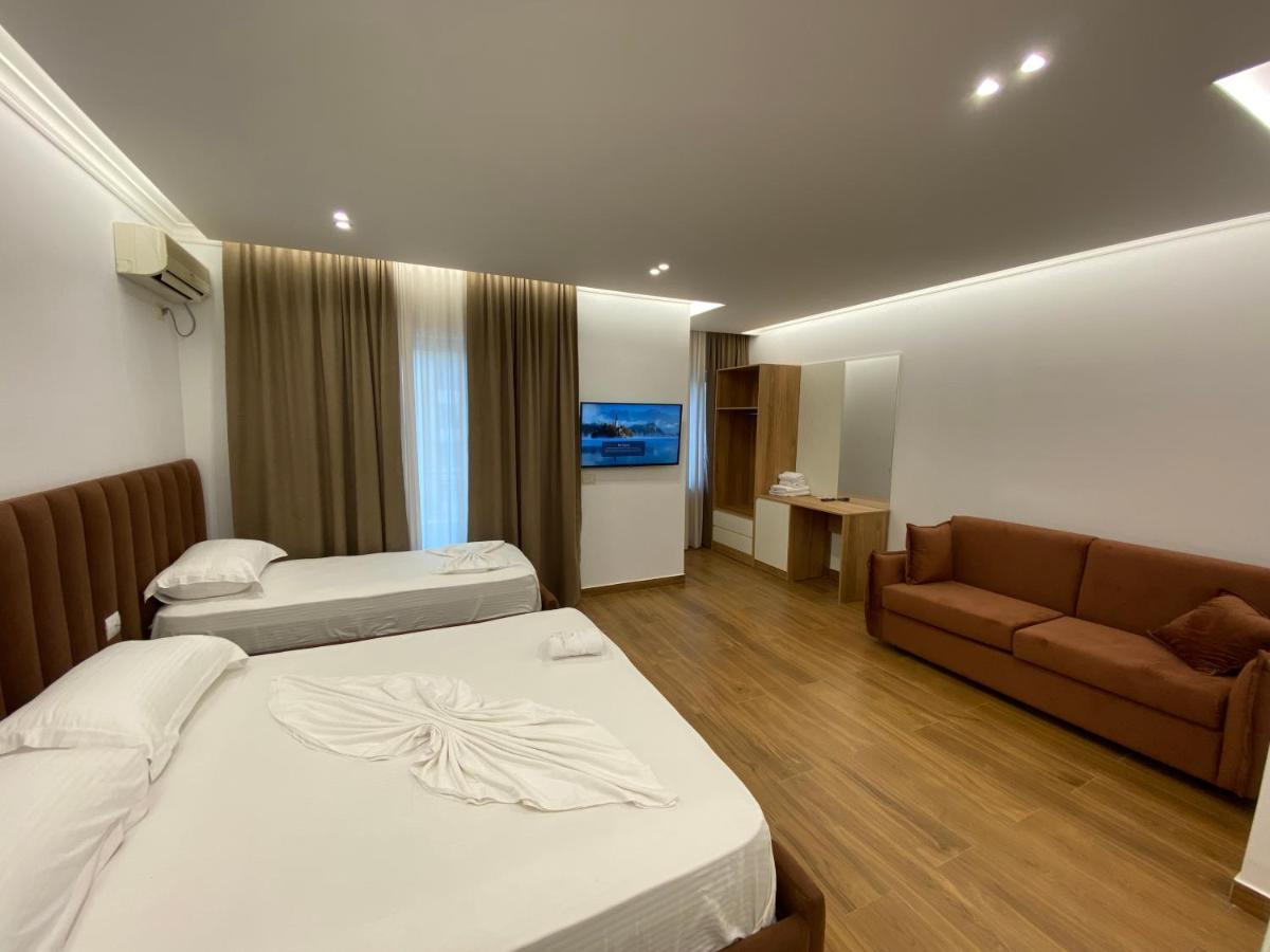 Hotel Vila Mare Durres Bagian luar foto
