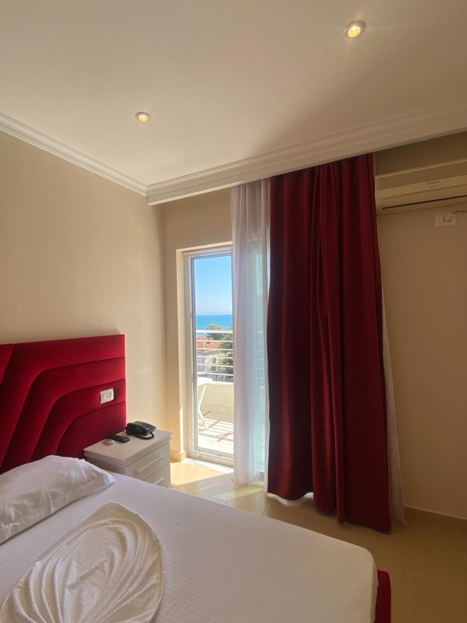 Hotel Vila Mare Durres Bagian luar foto