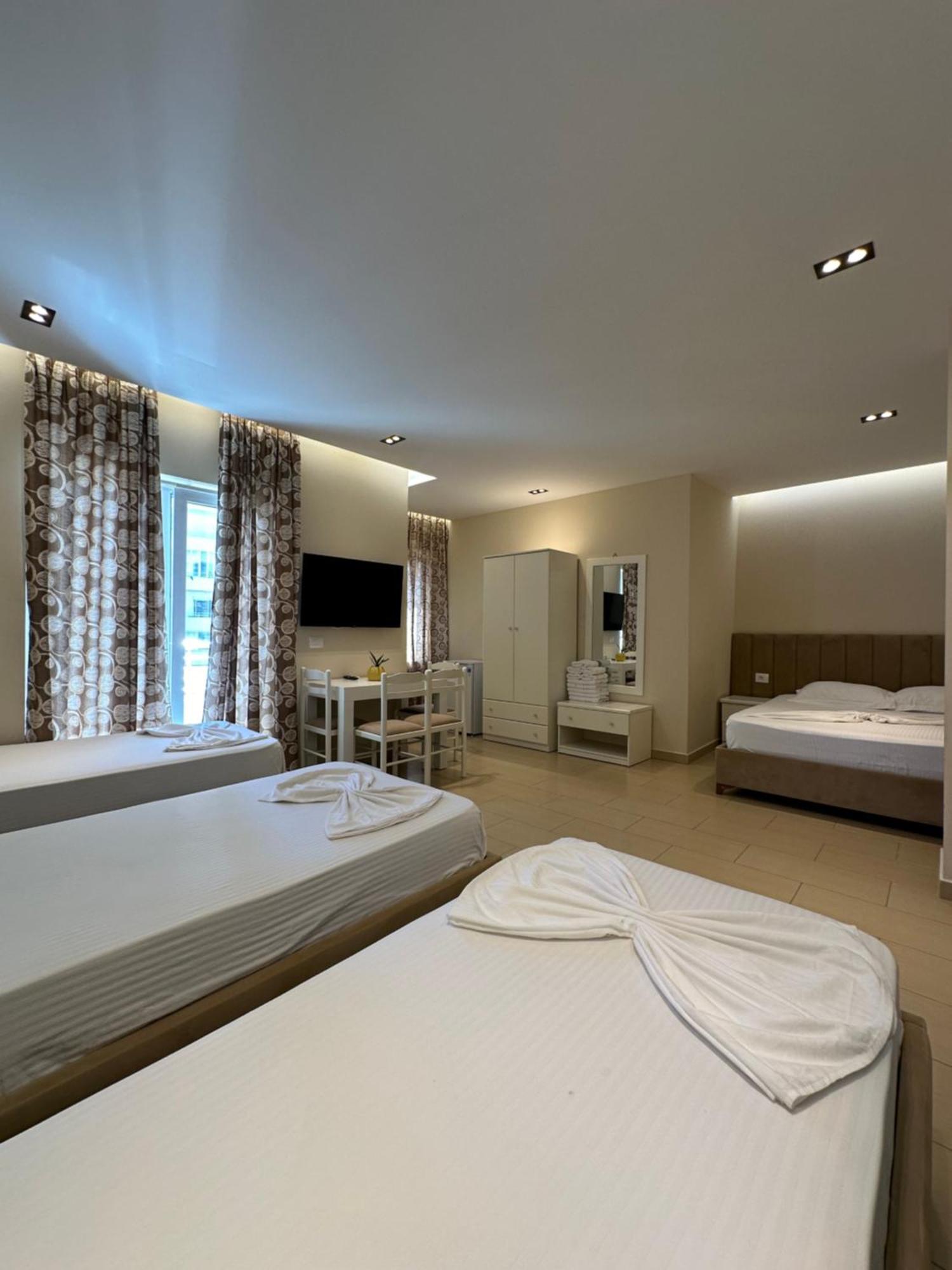 Hotel Vila Mare Durres Bagian luar foto