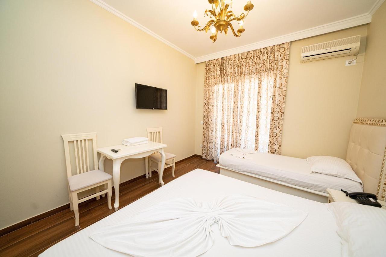 Hotel Vila Mare Durres Bagian luar foto