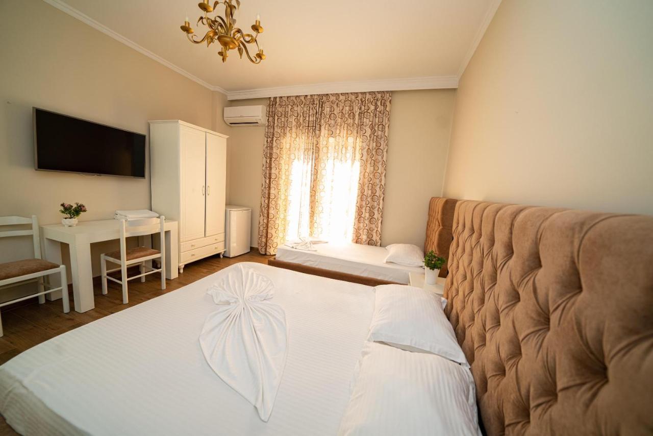 Hotel Vila Mare Durres Bagian luar foto