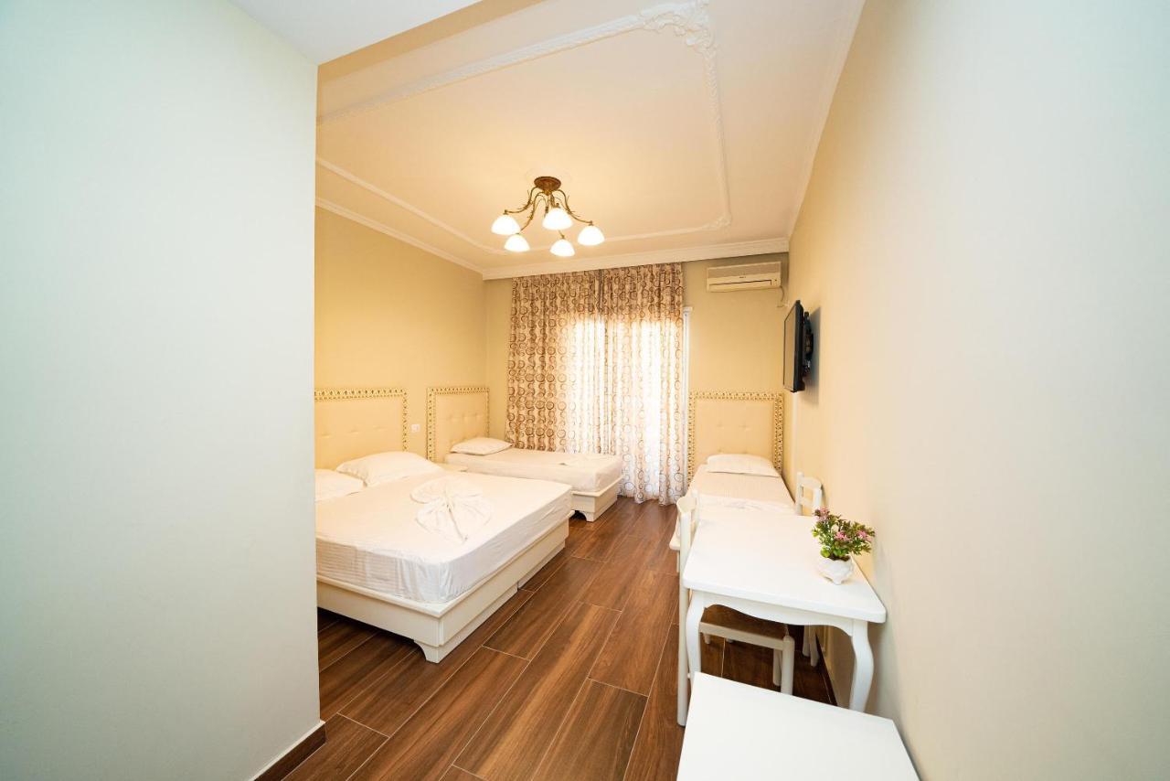 Hotel Vila Mare Durres Bagian luar foto