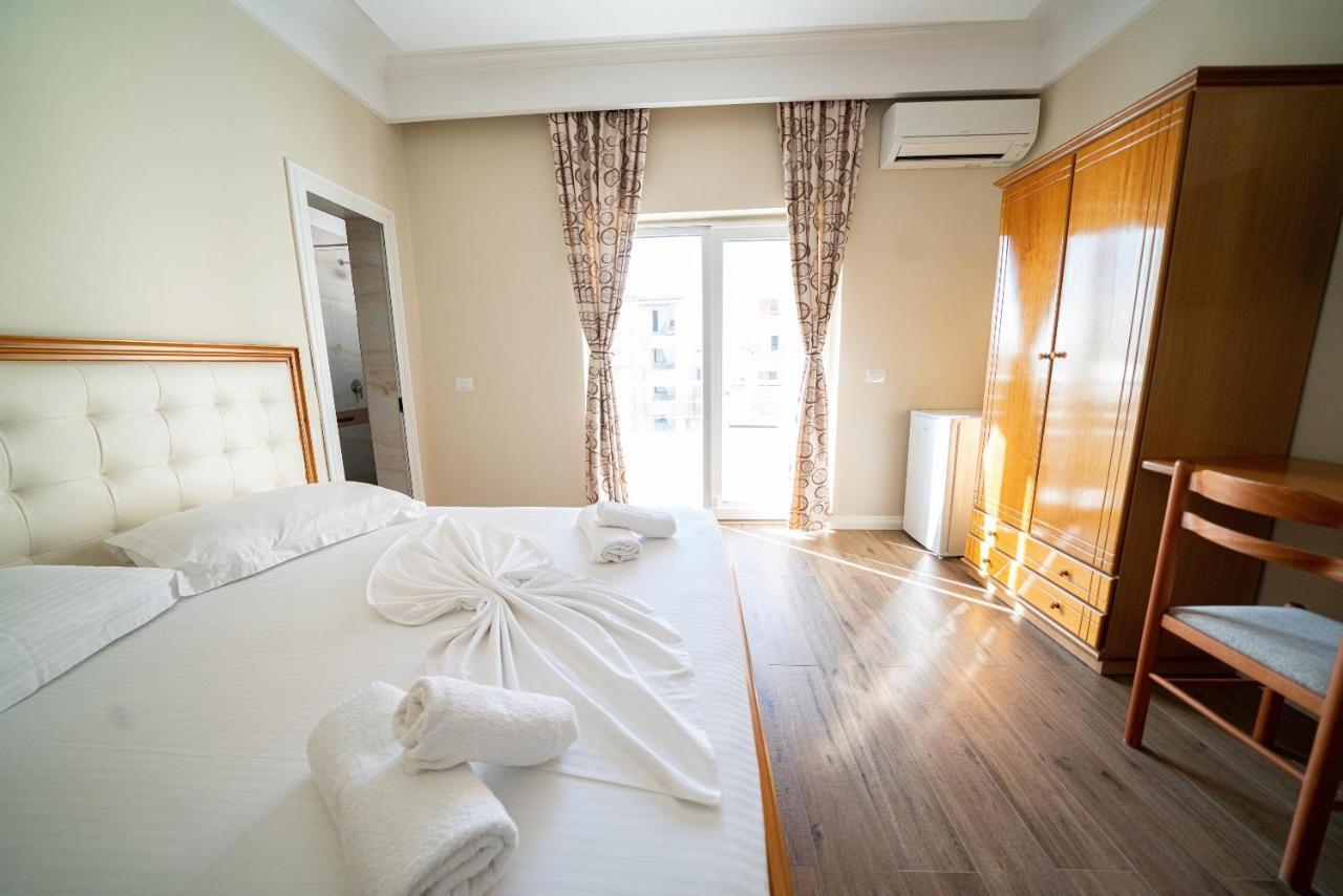 Hotel Vila Mare Durres Bagian luar foto